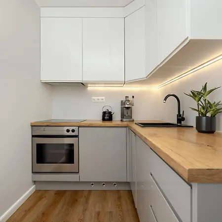 Jednosci Narodowej By Renters Апартаменты *