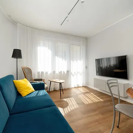 Jednosci Narodowej By Renters Апартаменты