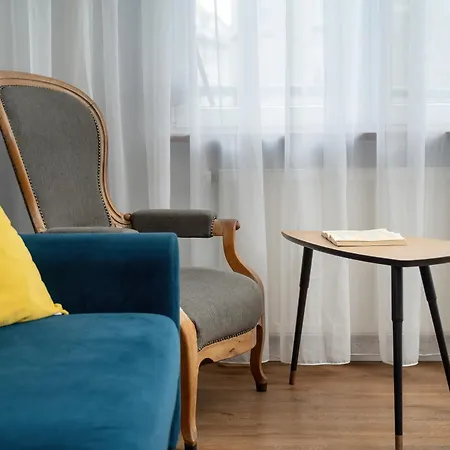 Jednosci Narodowej By Renters Апартаменты *