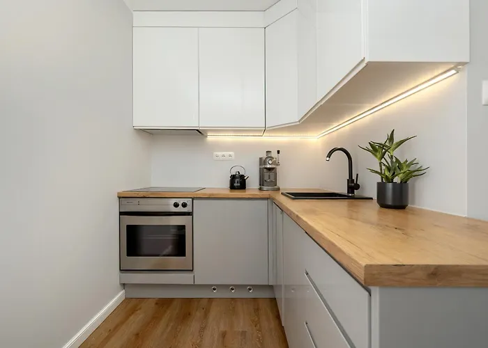 Jednosci Narodowej By Renters Apartment *