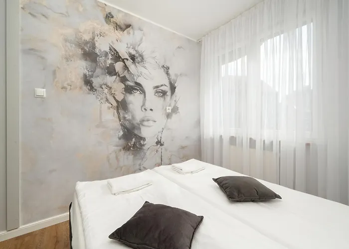 Jednosci Narodowej By Renters Apartment